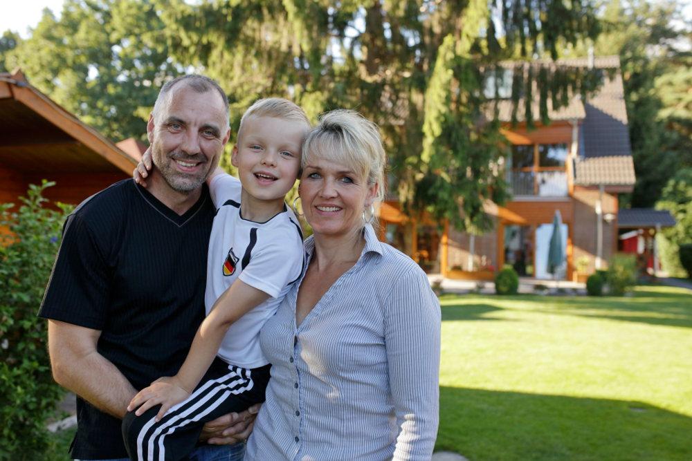 Familien Foto von zufriedenen Stromspeicher Kunden