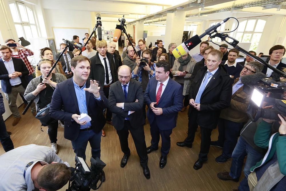SPD Kanzlerkandidat Martin Schulz zu Besuch im Office bei sonnen und trifft Geschäftsführer Philipp Schröder in Berlin 