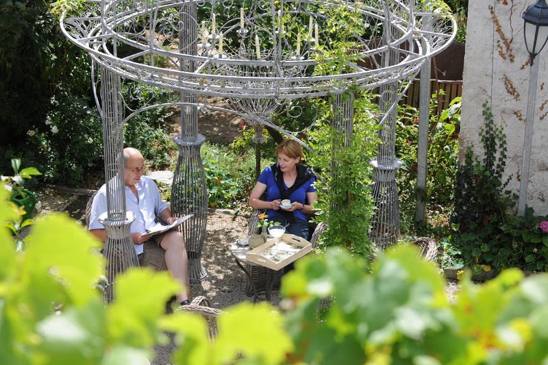 Familie kaut Weingut und macht sich unabhängig mit Solaranlage und Heimspeicher sonnenBatterie