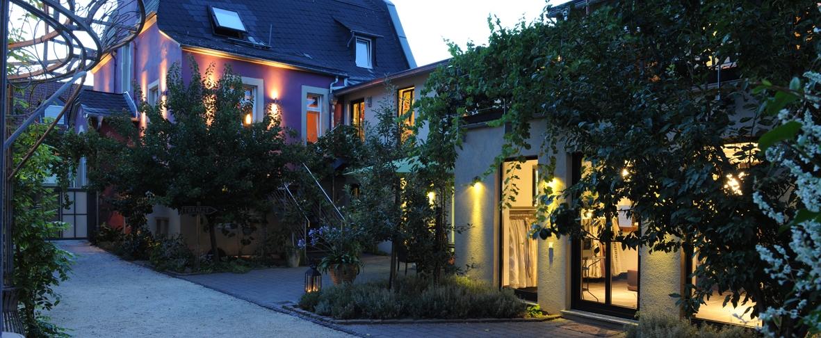 Weingut Hotel produziert Strom mit einem Energiespeicher und einer Solaranlage  und macht sich unabhängig