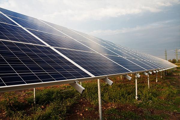 solaranalage auf dem freien Feld